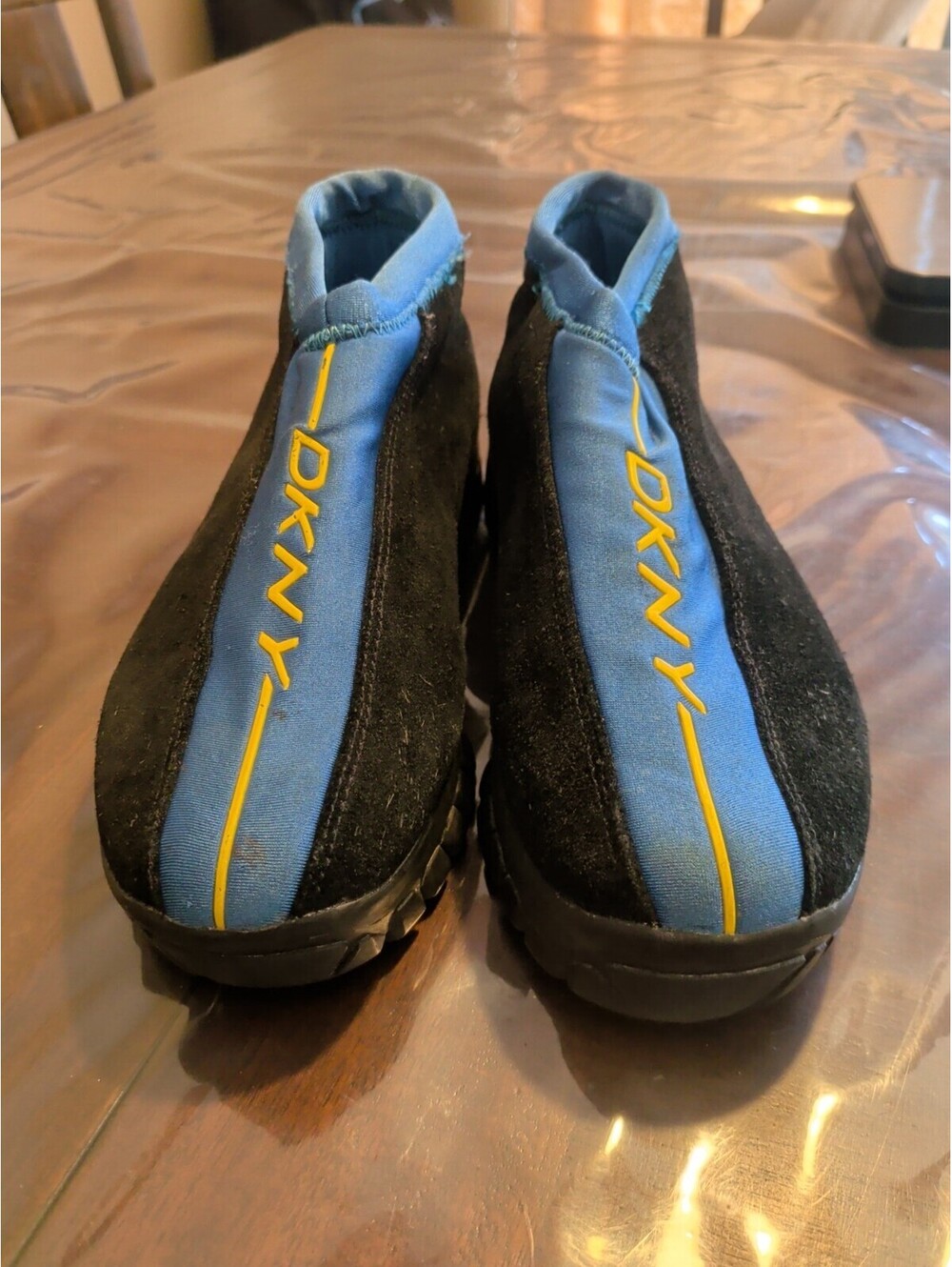 Retro DKNY Bootie Sneakers Size 8.5 Athletic Slip Ons In Great Condition